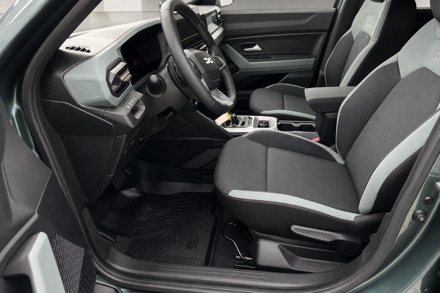 Dacia Duster Innenraum mit Sitzen und Armaturenbrett