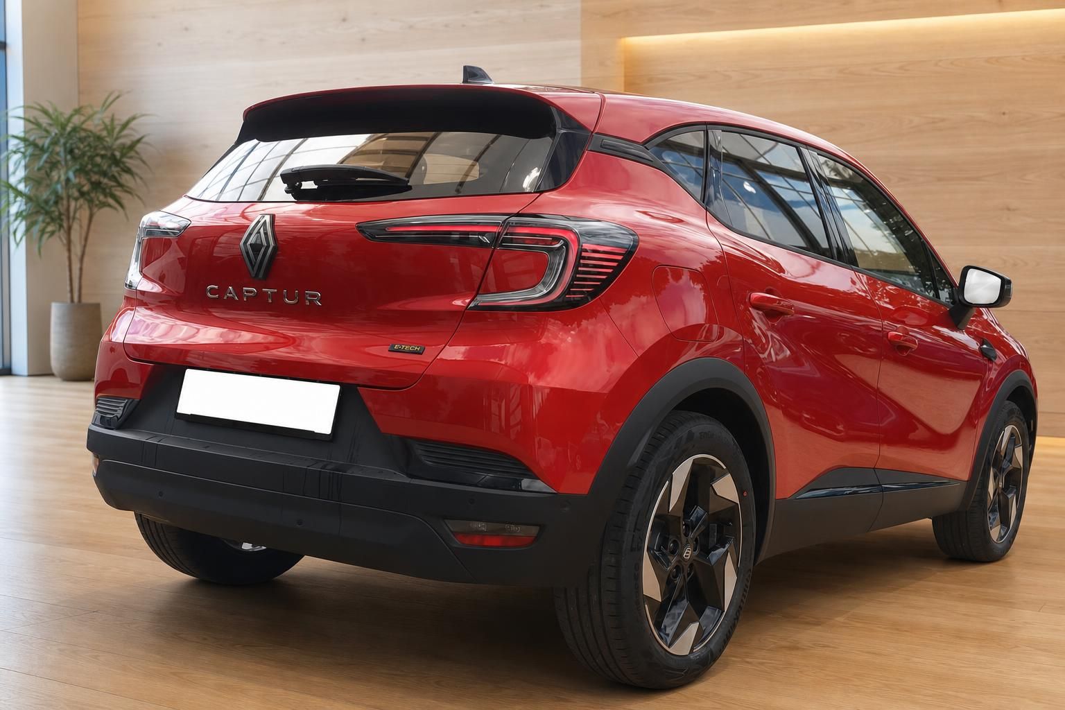 Renault Captur E-Tech rot Heckansicht mit Felgen im Showroom