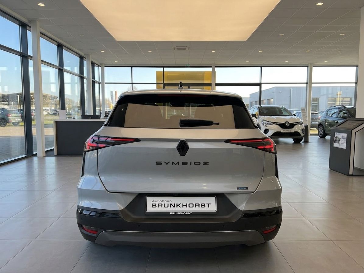 Renault Symbioz Heckansicht weiß im Autohaus - LED-Rückleuchten und Kennzeichen Brunkhorst