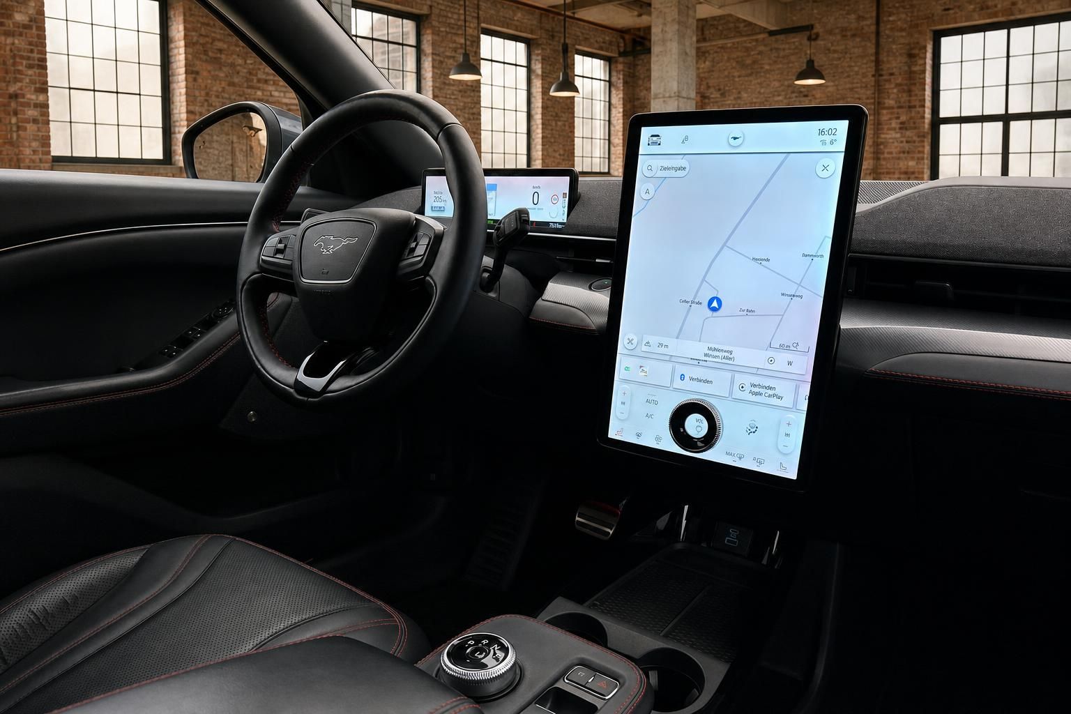 Ford Mustang Mach-E Innenraum mit Touchscreen und Navigationssystem