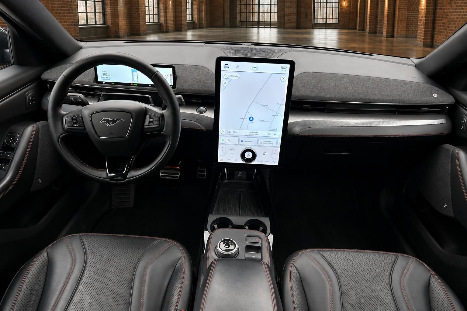Ford Mustang Mach-E Innenraum mit Lenkrad und großem Touchdisplay