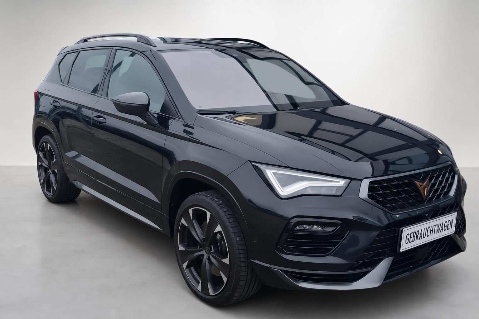 Cupra Ateca schwarz Seitenansicht SUV Gebrauchtwagen mit Alufelgen