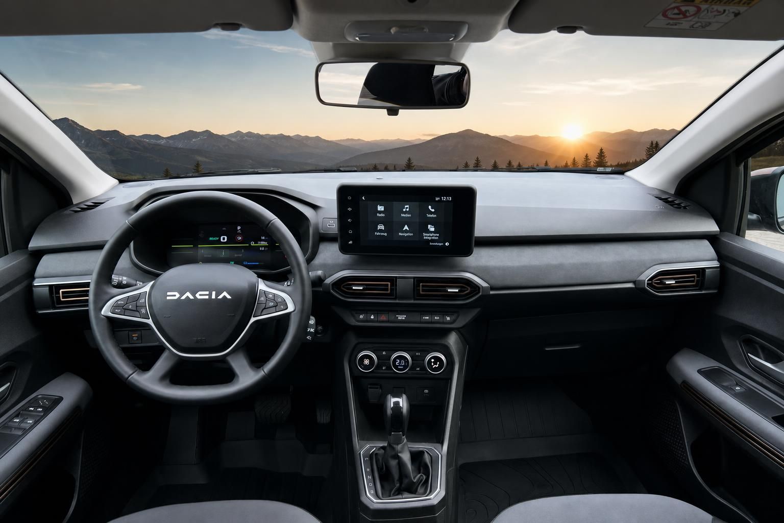 Dacia Cockpit mit Touchscreen, Lenkrad und Berglandschaft durch Panoramadach