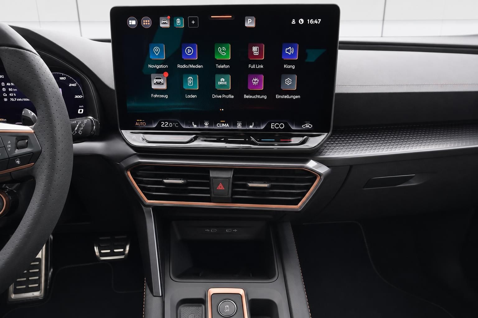 Cupra Infotainment Touchscreen mit Navigation und Klimasteuerung im Detail