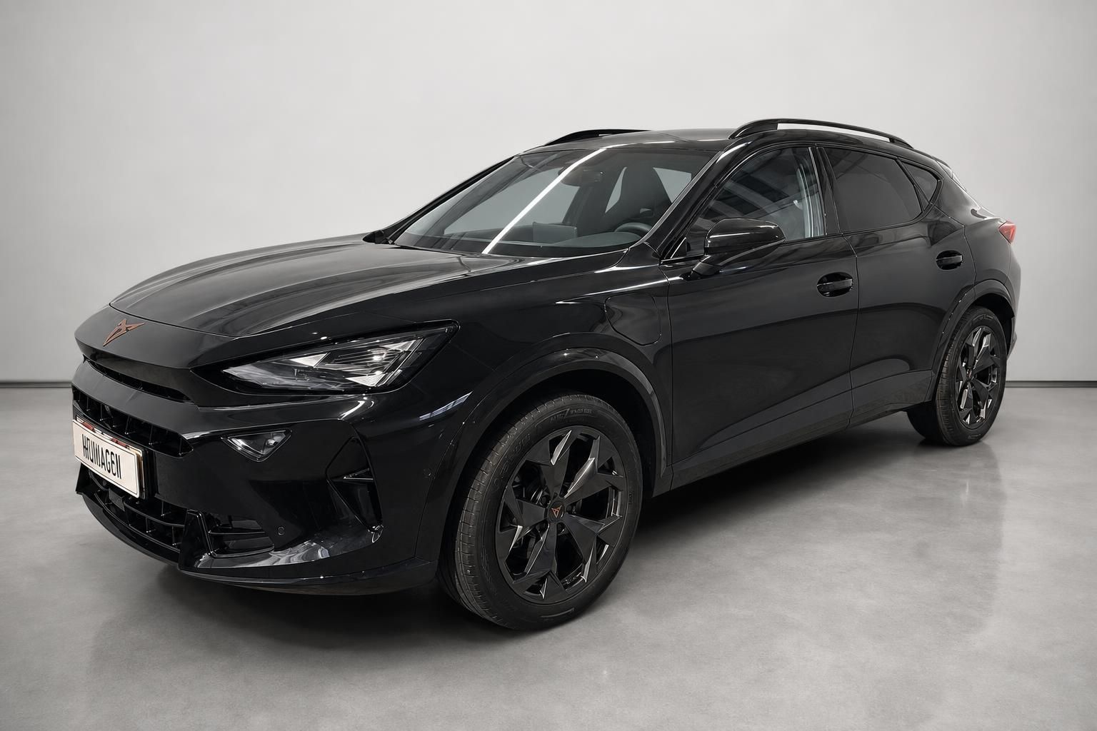 Cupra Formentor schwarz SUV Frontansicht Studio