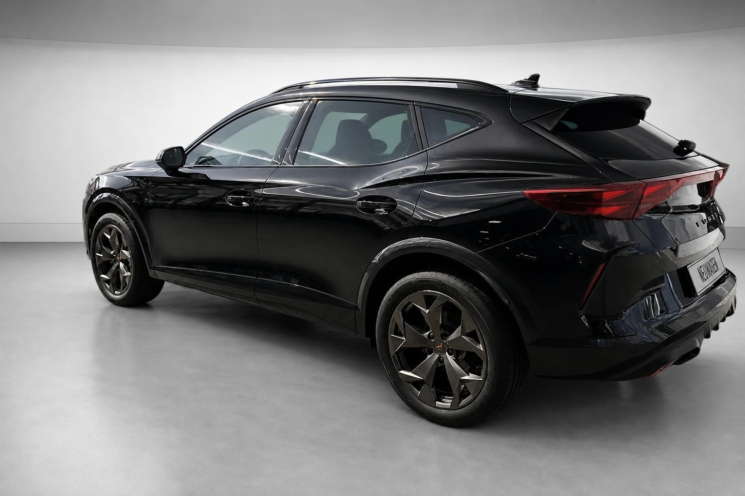 Cupra Formentor schwarz SUV Heckansicht mit Spoiler