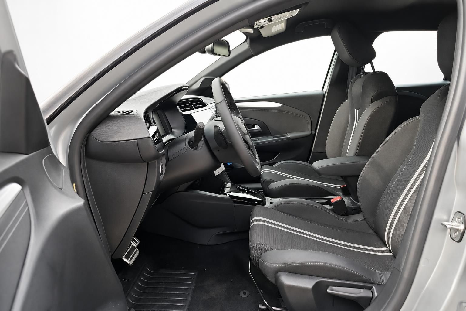 Opel Corsa Innenraum Vordersitze und Cockpit