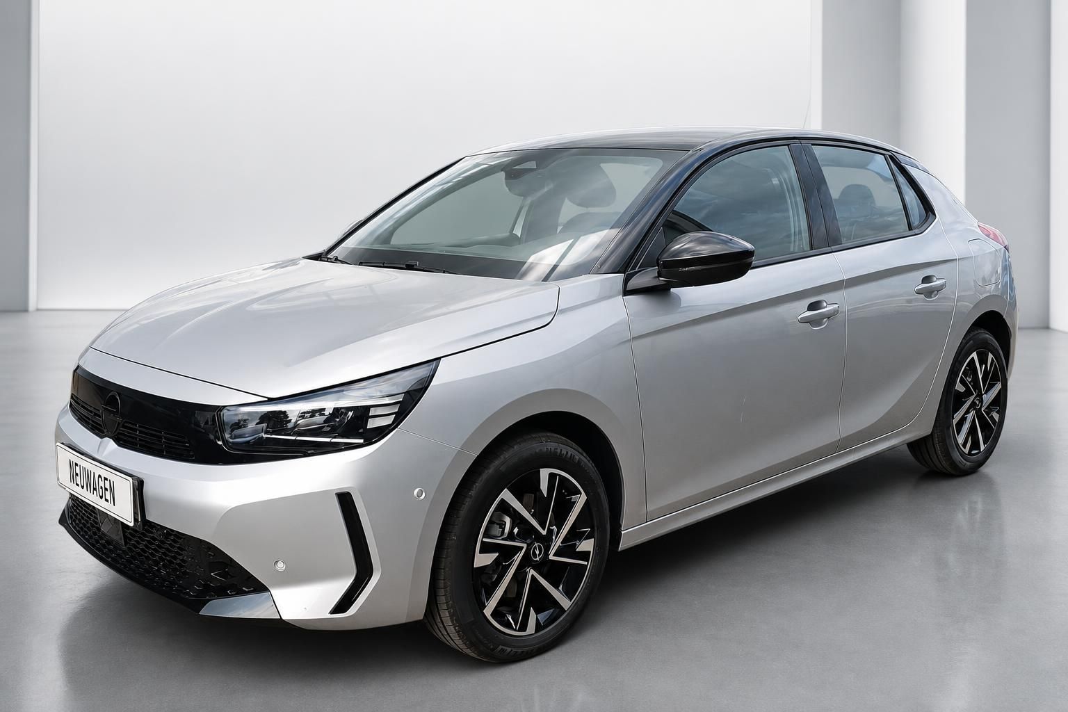 Opel Corsa Neuwagen Frontansicht schraeg links, Silber