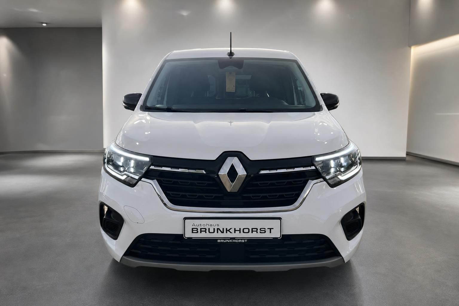 Renault Kangoo weiß Frontansicht mit Kühlergrill und Scheinwerfern