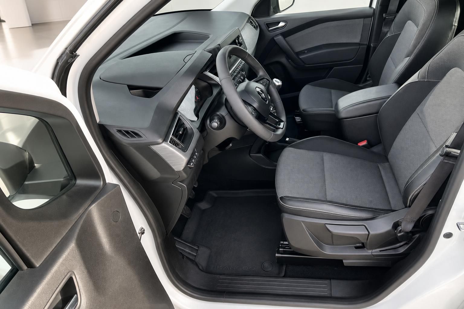 Renault Kangoo Innenraum Fahrersitz und Cockpit Detailansicht