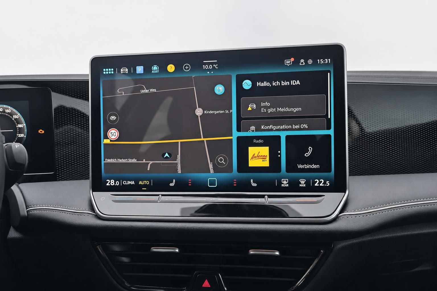 VW Infotainment-Touchscreen mit Navigation und Sprachassistent IDA