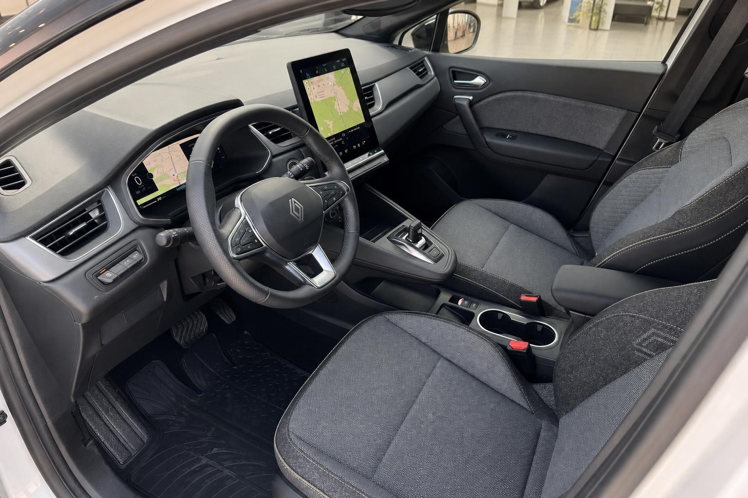 Renault Captur Innenraum mit digitalem Cockpit und Touchscreen-Infotainment