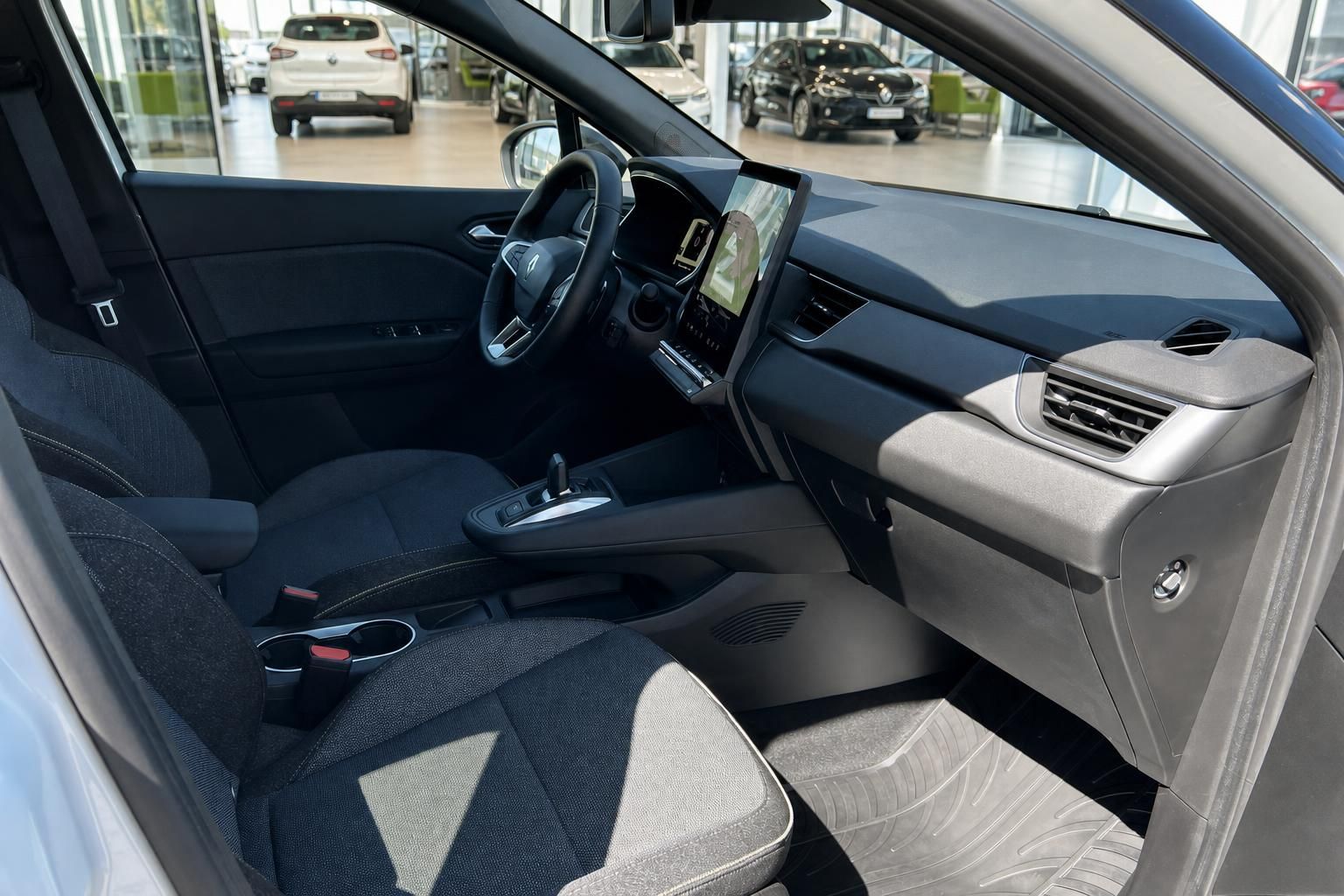 Renault Fahrzeug Innenraum mit Armaturenbrett, Sitzen und Mittelkonsole