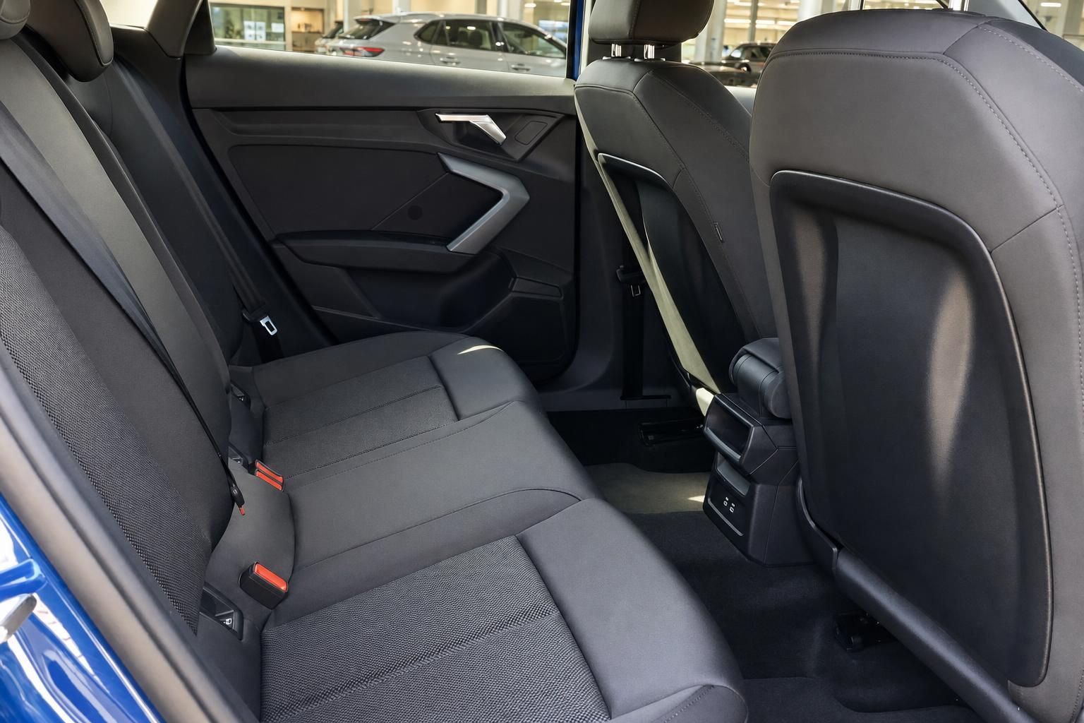 Audi A3 Sportback Innenraum Rücksitzbank schwarzes Textilpolster