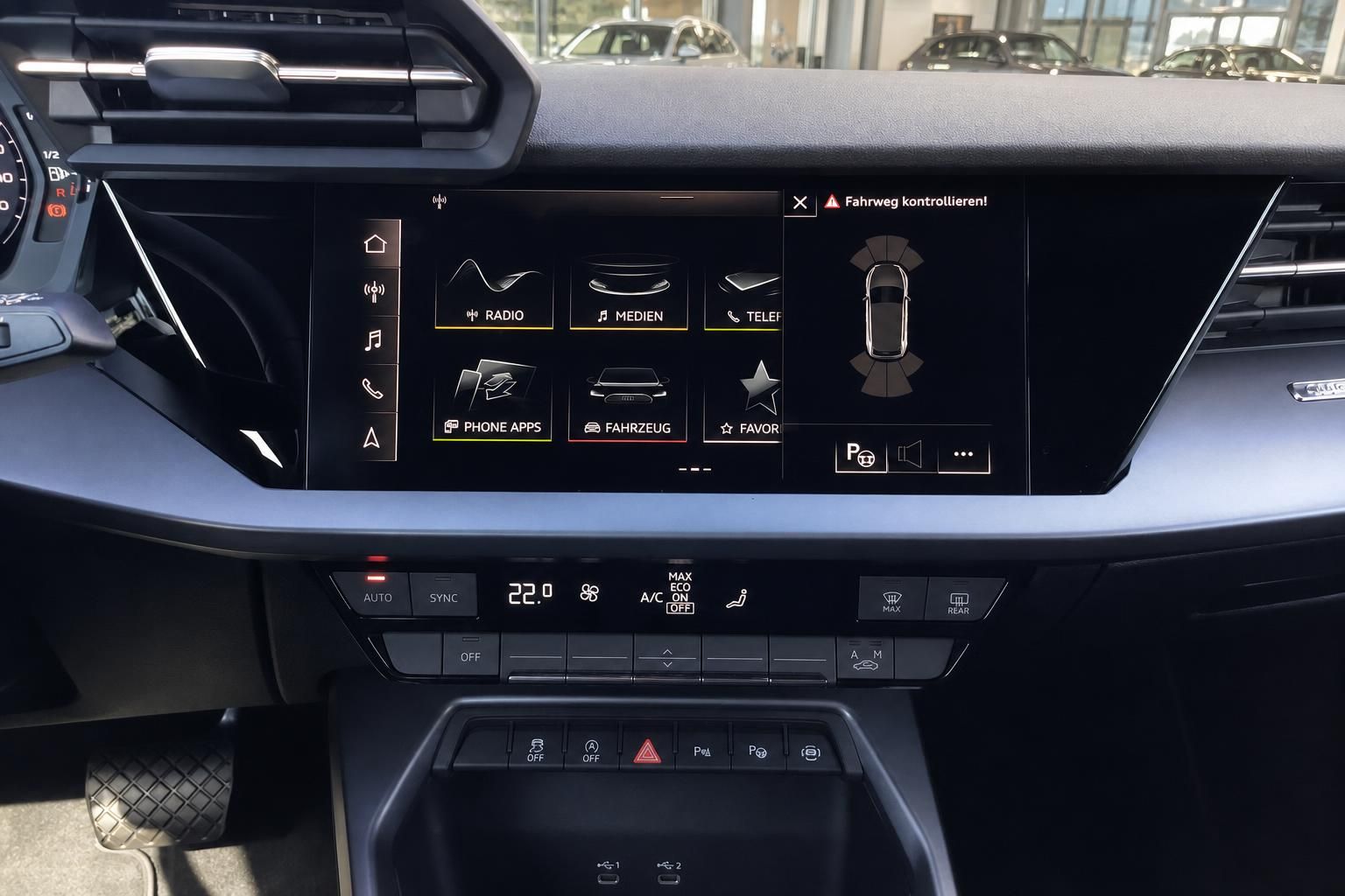 Audi A3 Sportback Infotainment-Display MMI Touchscreen Klimabedienung Innenraum