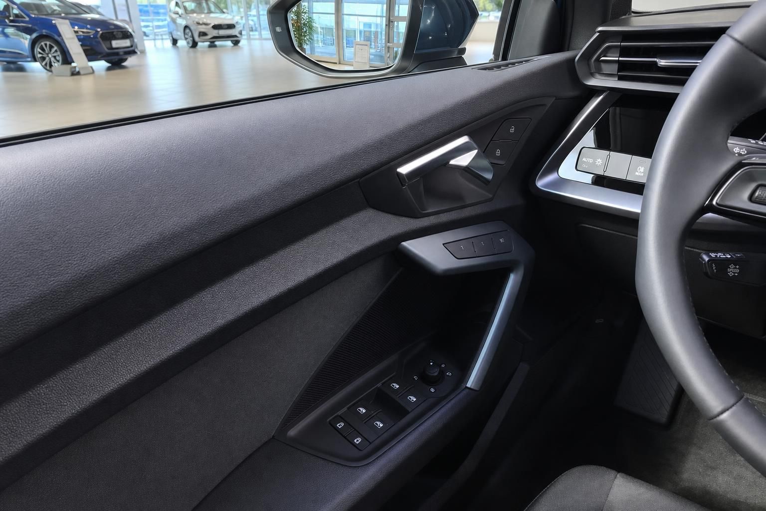 Fahrzeug Fahrertür Innenverkleidung mit elektrischen Fensterhebern und Türgriff