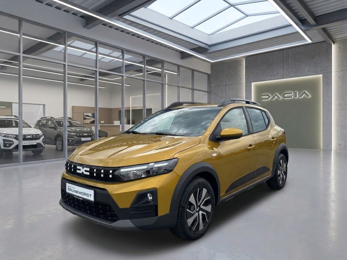 Gelber Dacia Sandero SUV im modernen Autohaus Showroom - Frontansicht mit schwarzen Akzenten
