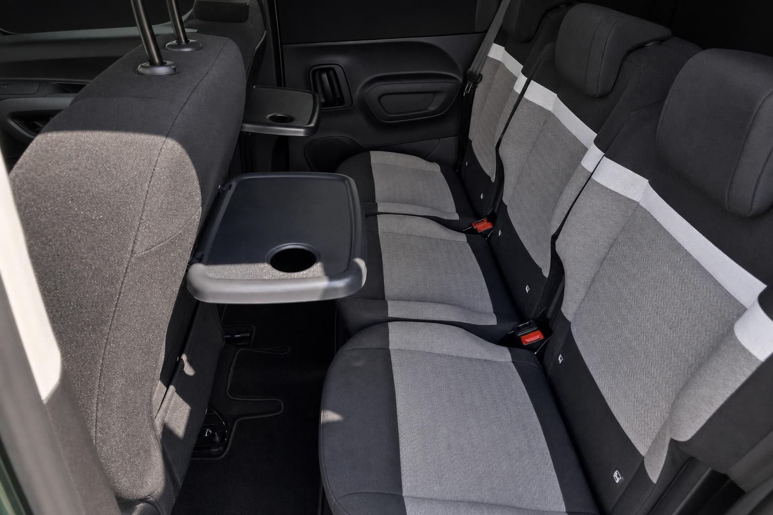 Citroën Berlingo Innenraum, Rücksitzbank mit Sicherheitsgurten