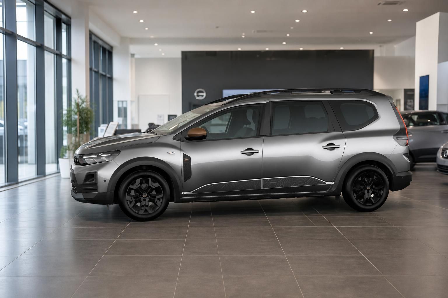 Dacia Jogger grau Seitenprofil im modernen Autohaus
