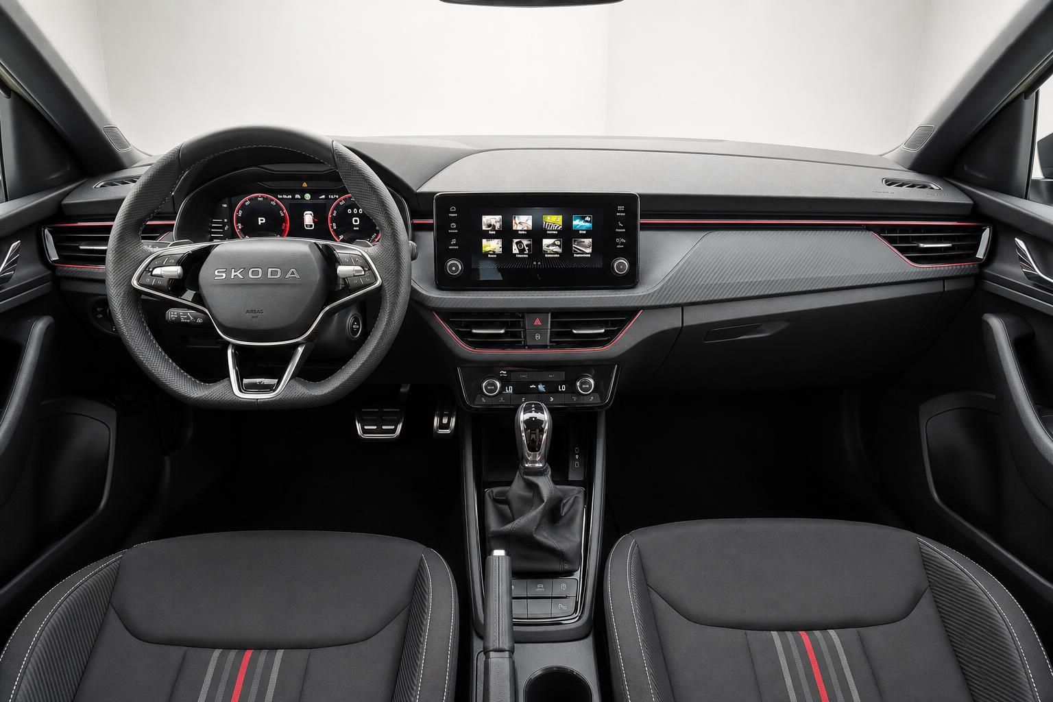 Skoda Cockpit mit Lenkrad, Digitaltacho und Infotainment-Display