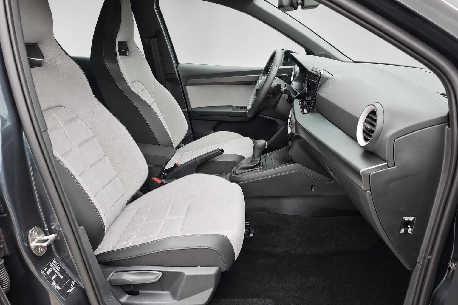 SEAT Arona Innenraum Beifahrersitz und Armaturenbrett