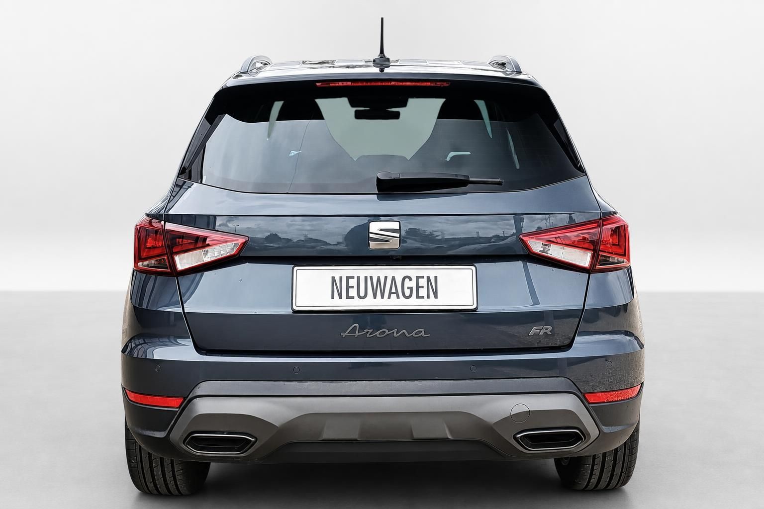 SEAT Arona FR grau Heckansicht Neuwagen Studioaufnahme