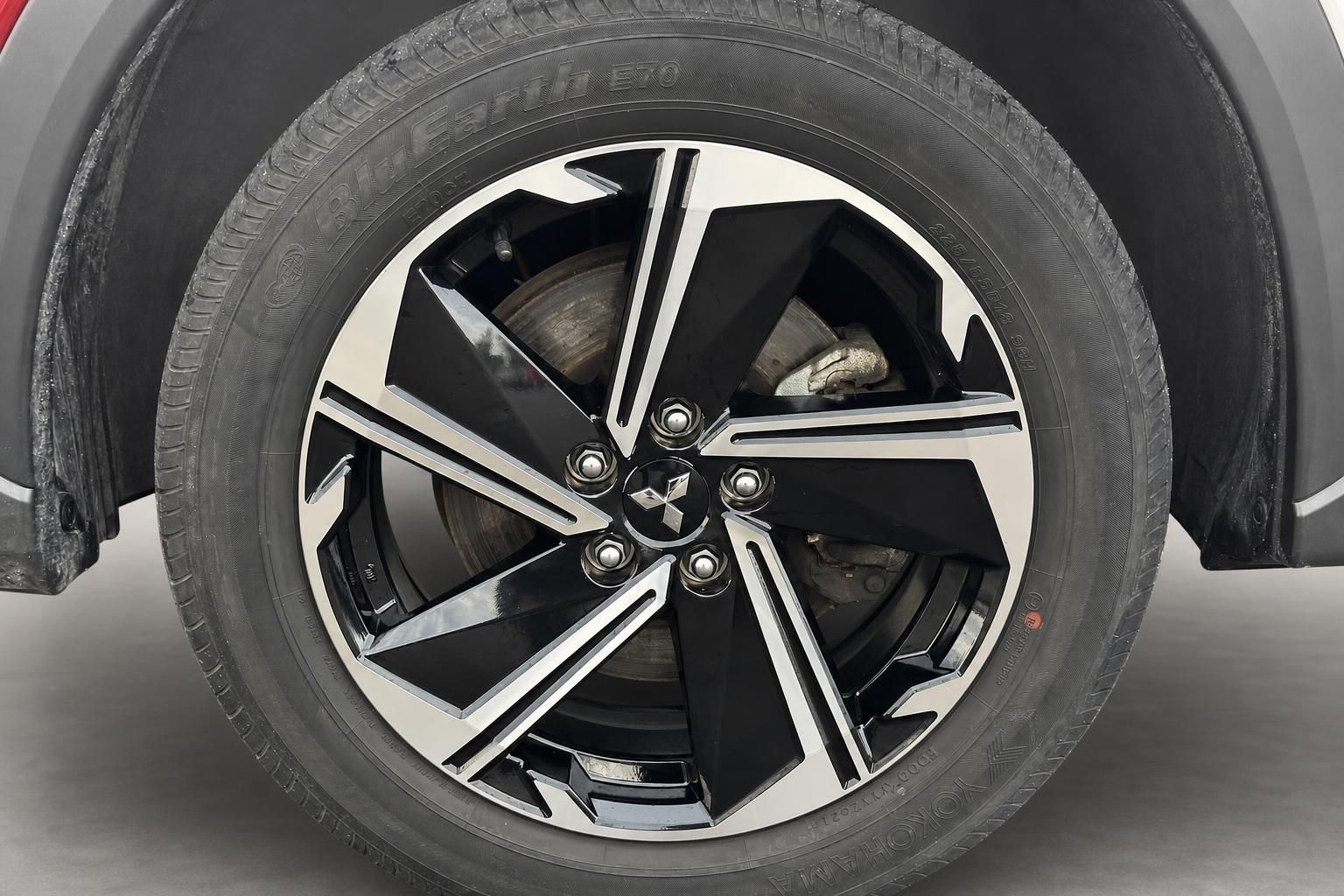 Mitsubishi Eclipse Cross Alufelge Detailansicht mit Bremsscheibe