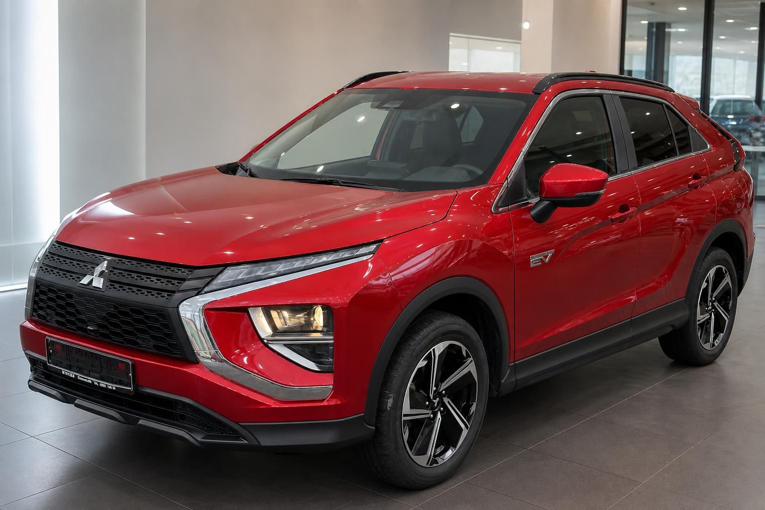 Mitsubishi Eclipse Cross EV in Rot, Frontansicht im Autohaus mit Glasfassade