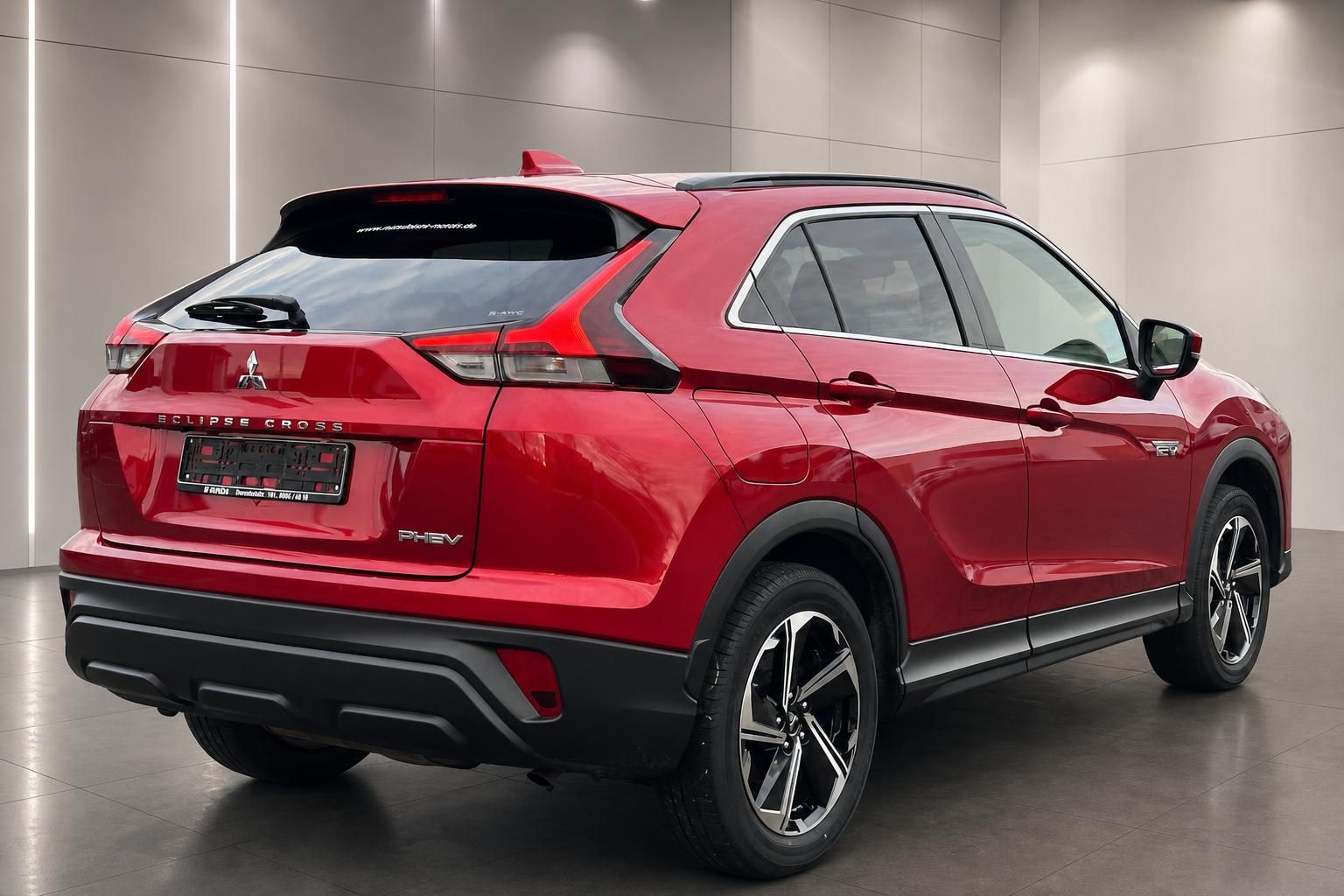 Mitsubishi Eclipse Cross PHEV rot Heckansicht Dreiviertelperspektive