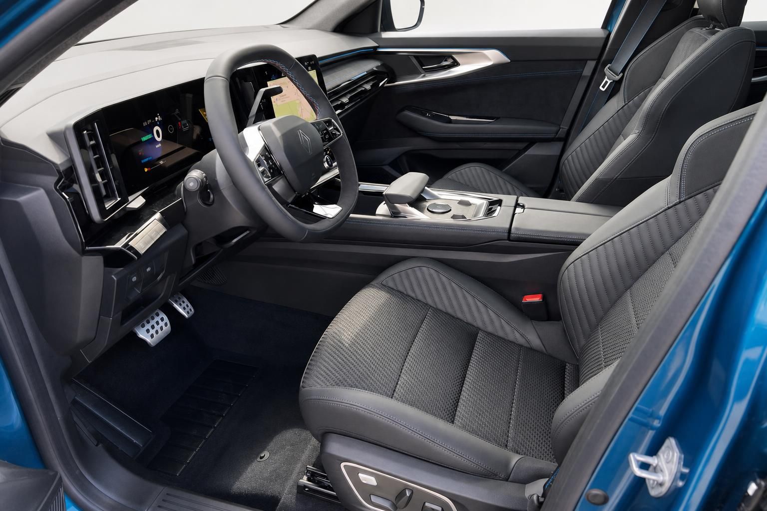 Renault Austral Innenraum mit Ledersitzen und digitalem Cockpit