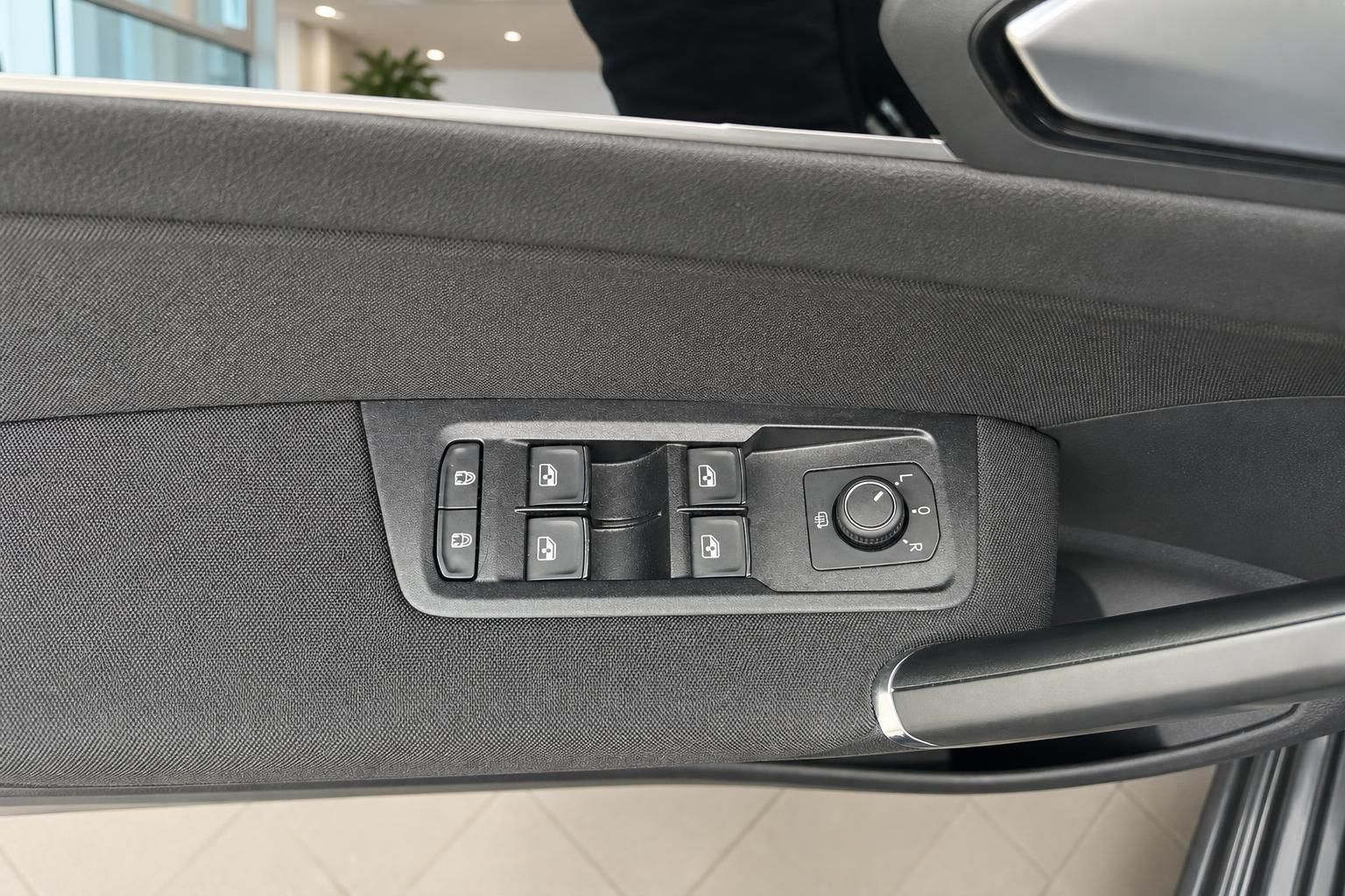 Fensterheber-Bedienelemente in der Fahrertür des VW Touran