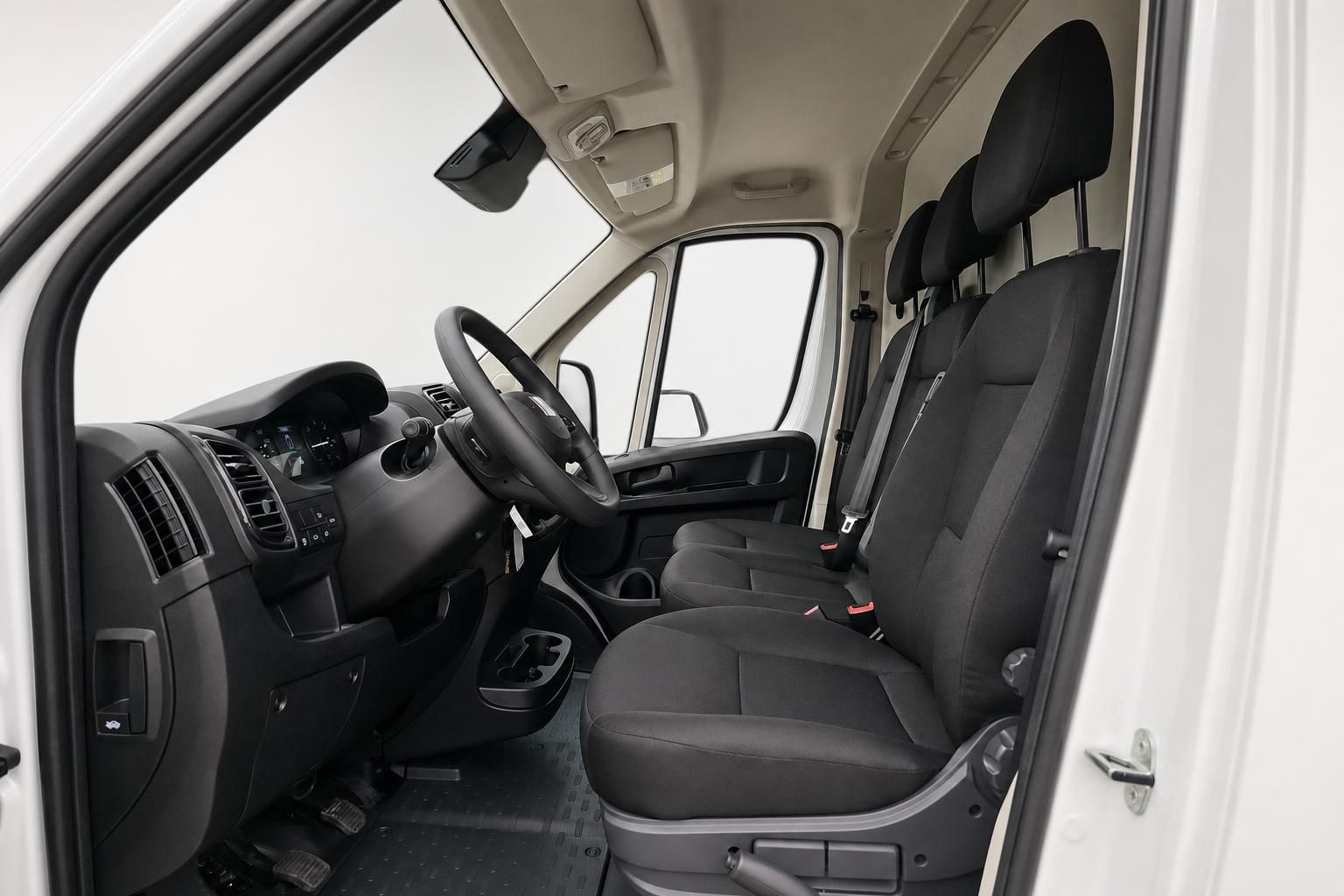 Fiat Ducato Innenraum, Fahrersitz und Cockpit Detailansicht