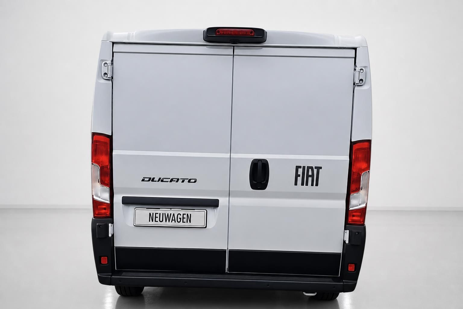 Fiat Ducato Heckansicht mit Hecktüren und Kennzeichen Neuwagen