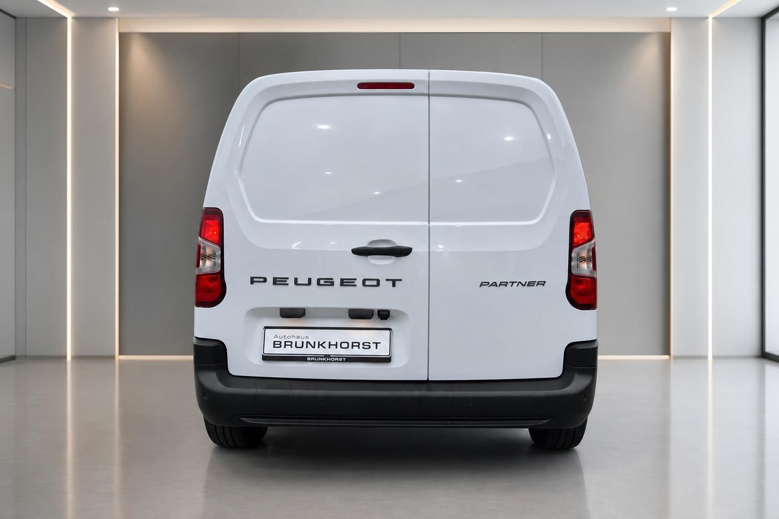Peugeot Partner Kastenwagen weiß Heckansicht mit Rückleuchten