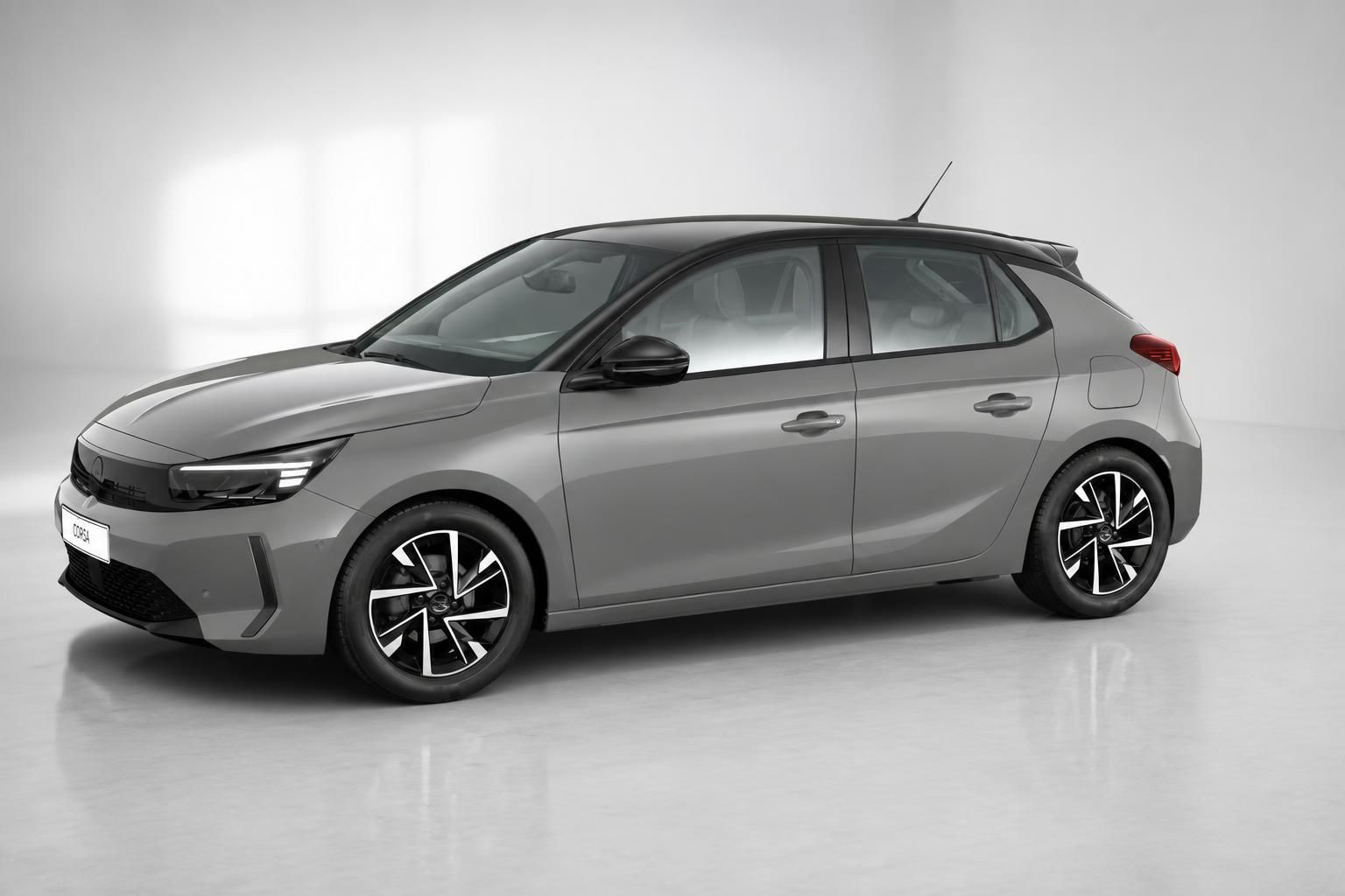 Opel Corsa grau Seitenansicht schräg vorne Studioaufnahme 5-Türer Kleinwagen