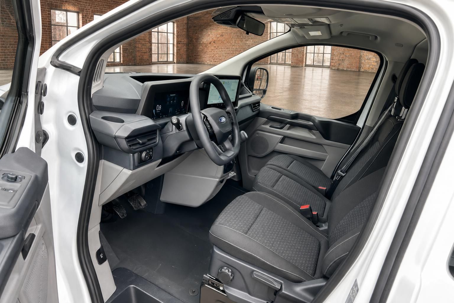 Ford Transit Custom Innenraum Cockpit mit Lenkrad und Sitzen