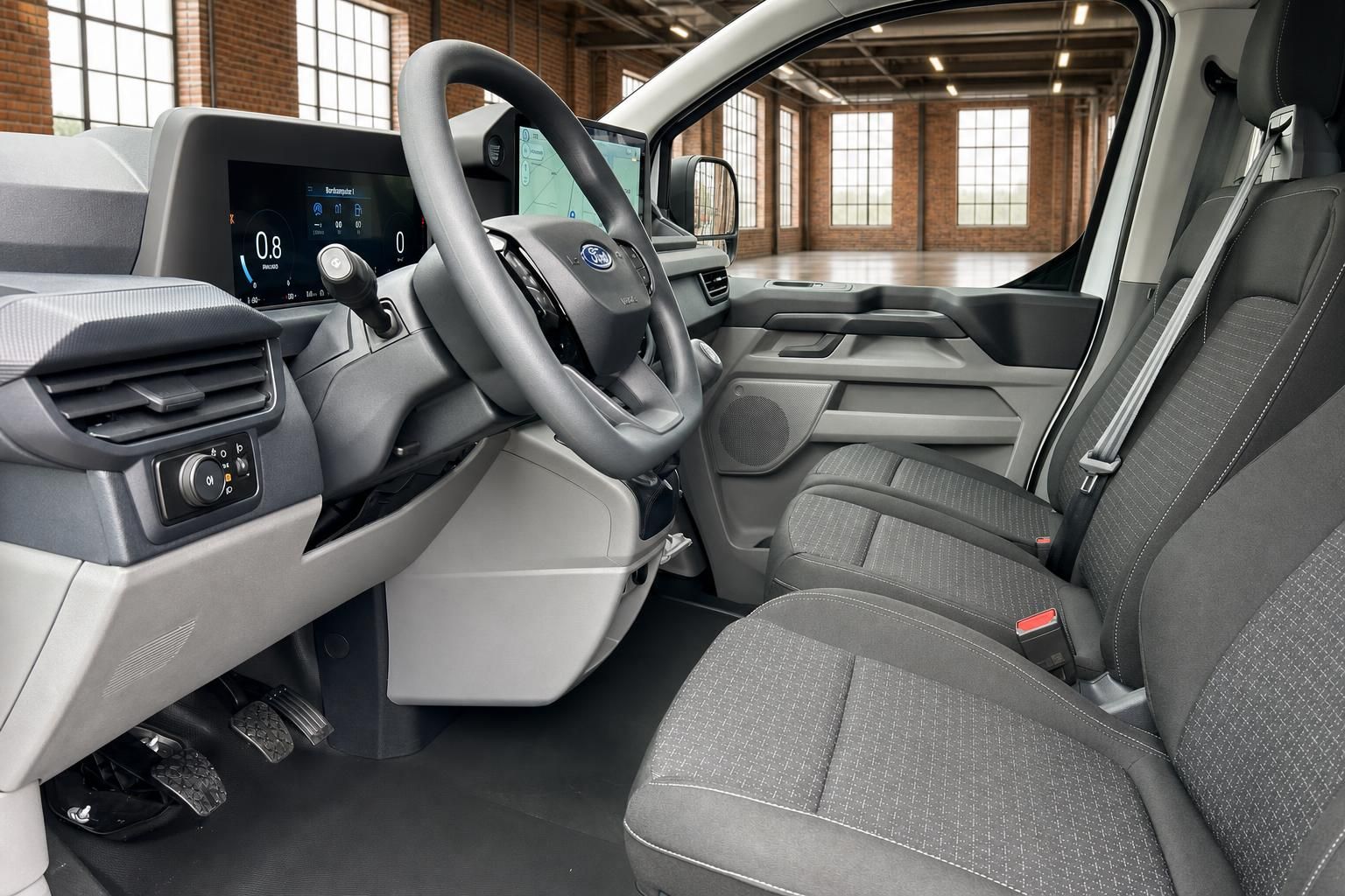 Ford Transit Innenraum mit Cockpit, Lenkrad und Touchscreen-Navigation