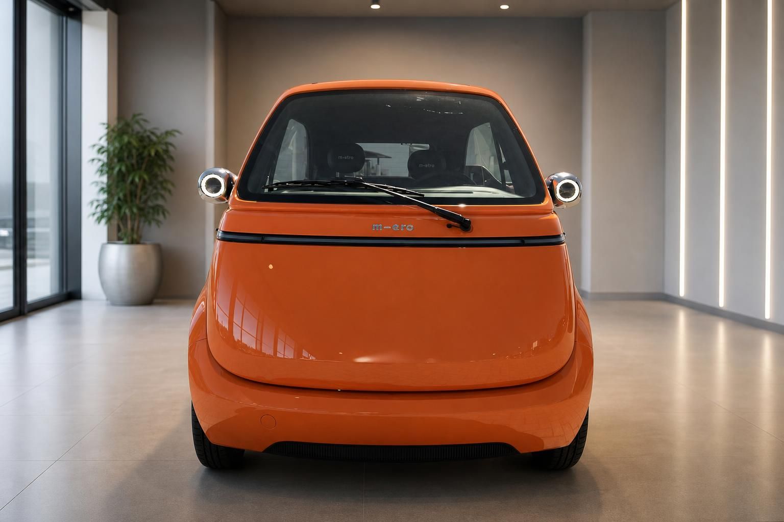 Microlino M-Ero Elektroauto orange Frontansicht - nachhaltiges Fahrzeug für urbane Mobilität
