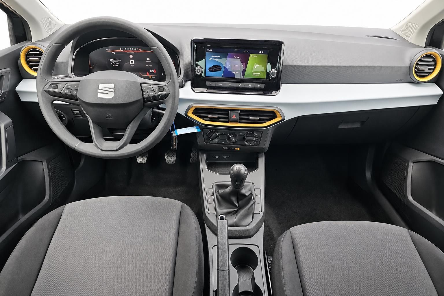 Seat Ibiza Cockpit mit Lenkrad und Infotainment-Display