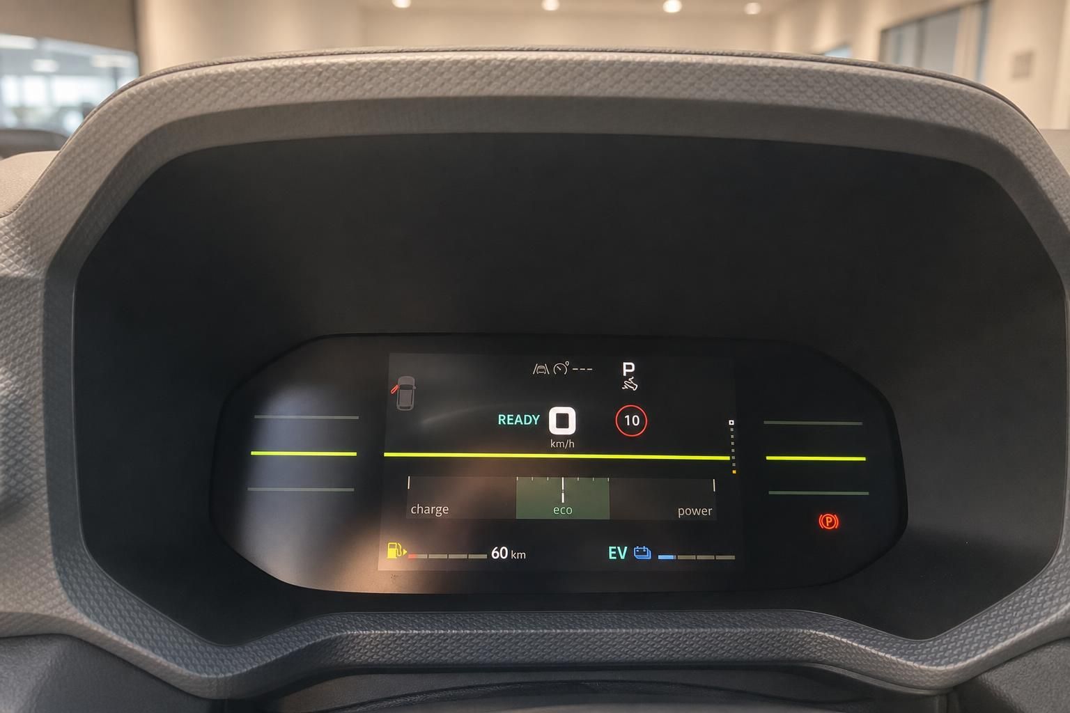 Digitales Cockpit Elektrofahrzeug – Display zeigt READY, Eco-Modus, EV-Reichweite 60 km