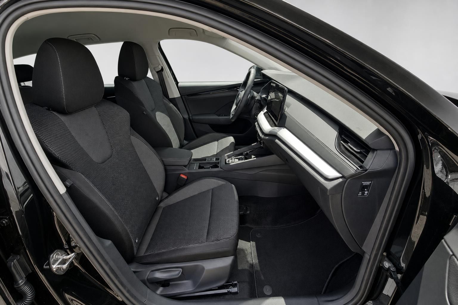 Skoda Octavia Innenraum, Vordersitze und Armaturenbrett Detailansicht