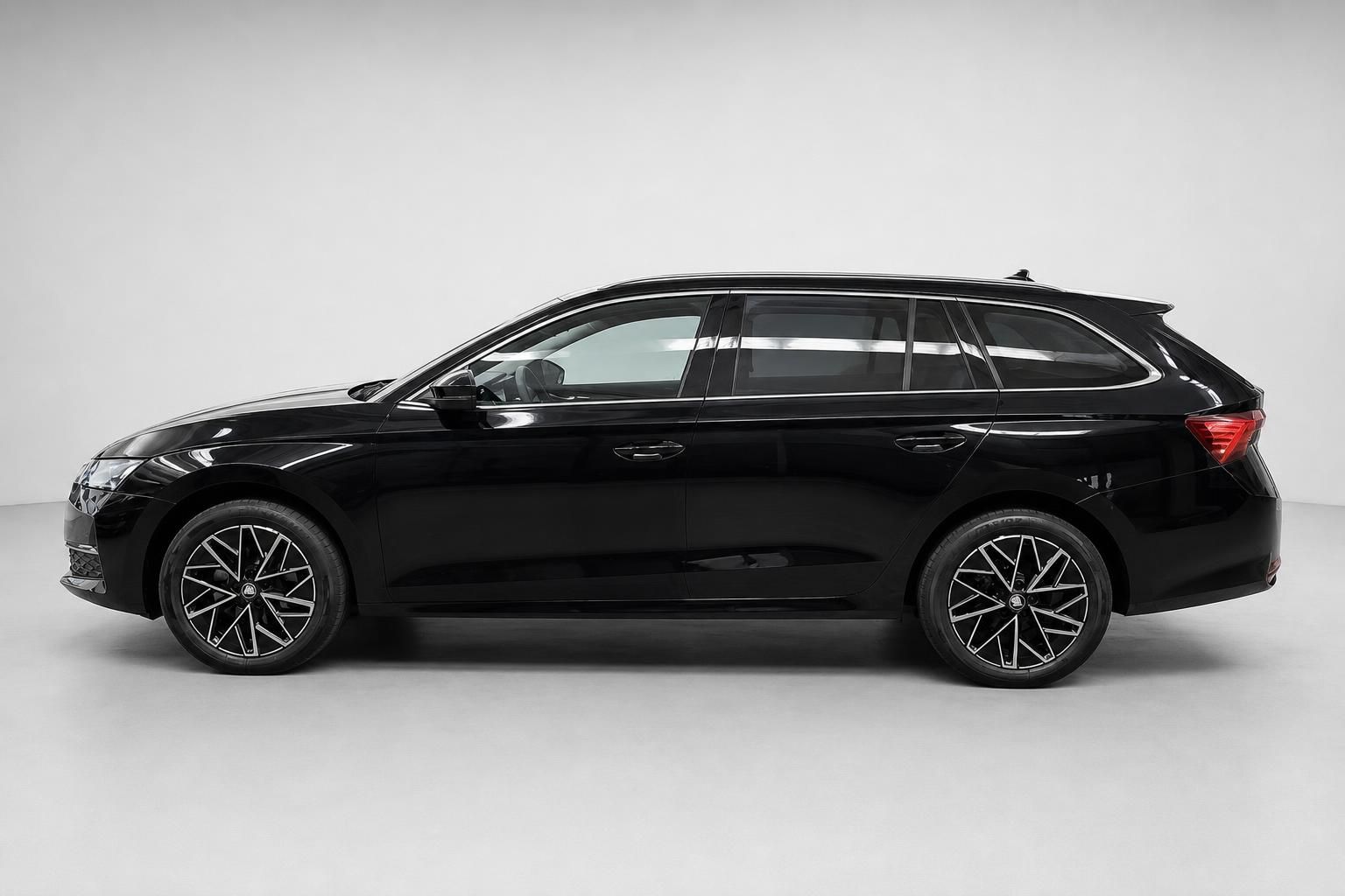 Skoda Octavia Combi schwarz, Seitenansicht komplett