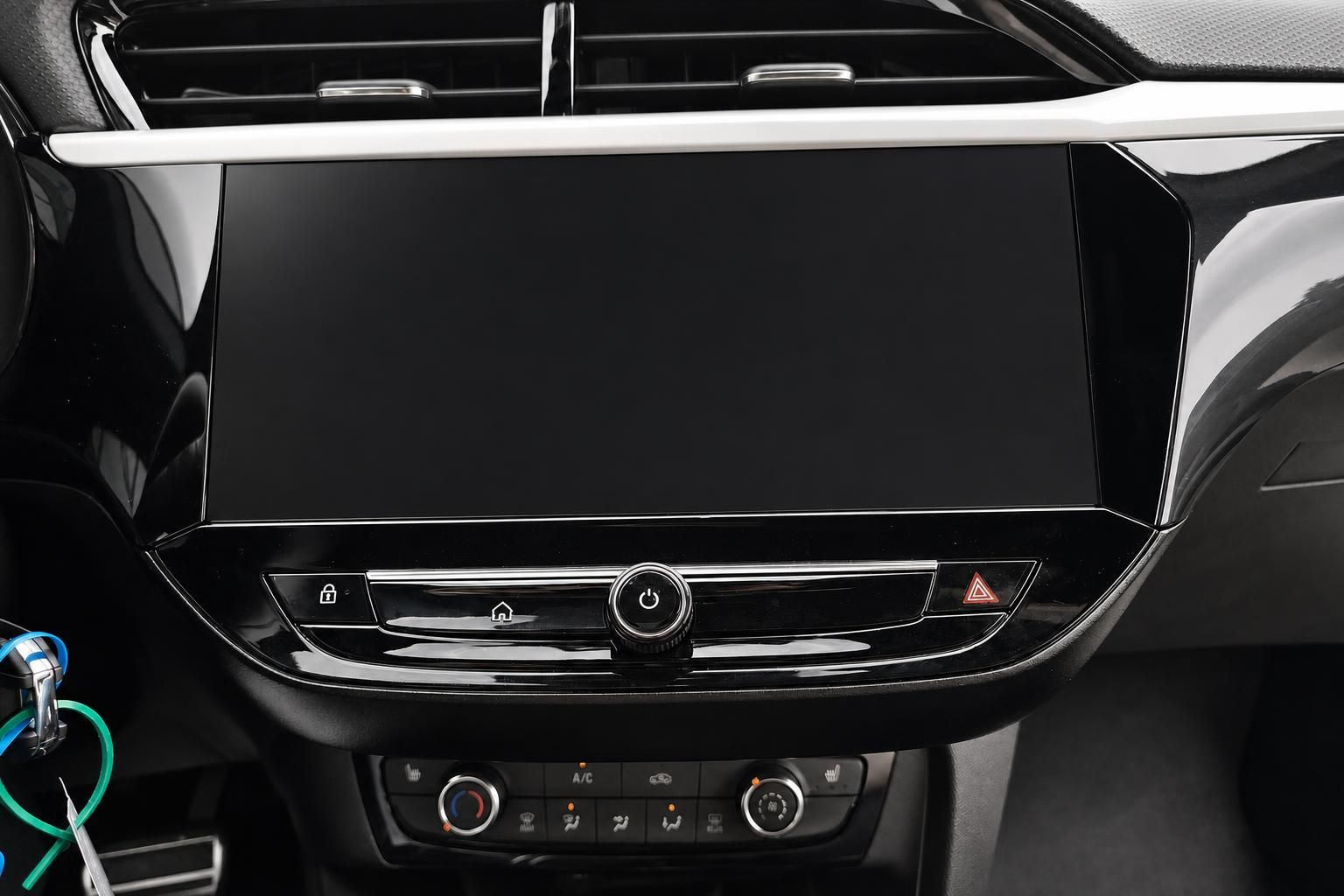 Opel Infotainment-Display und Klimabedienung im Detail