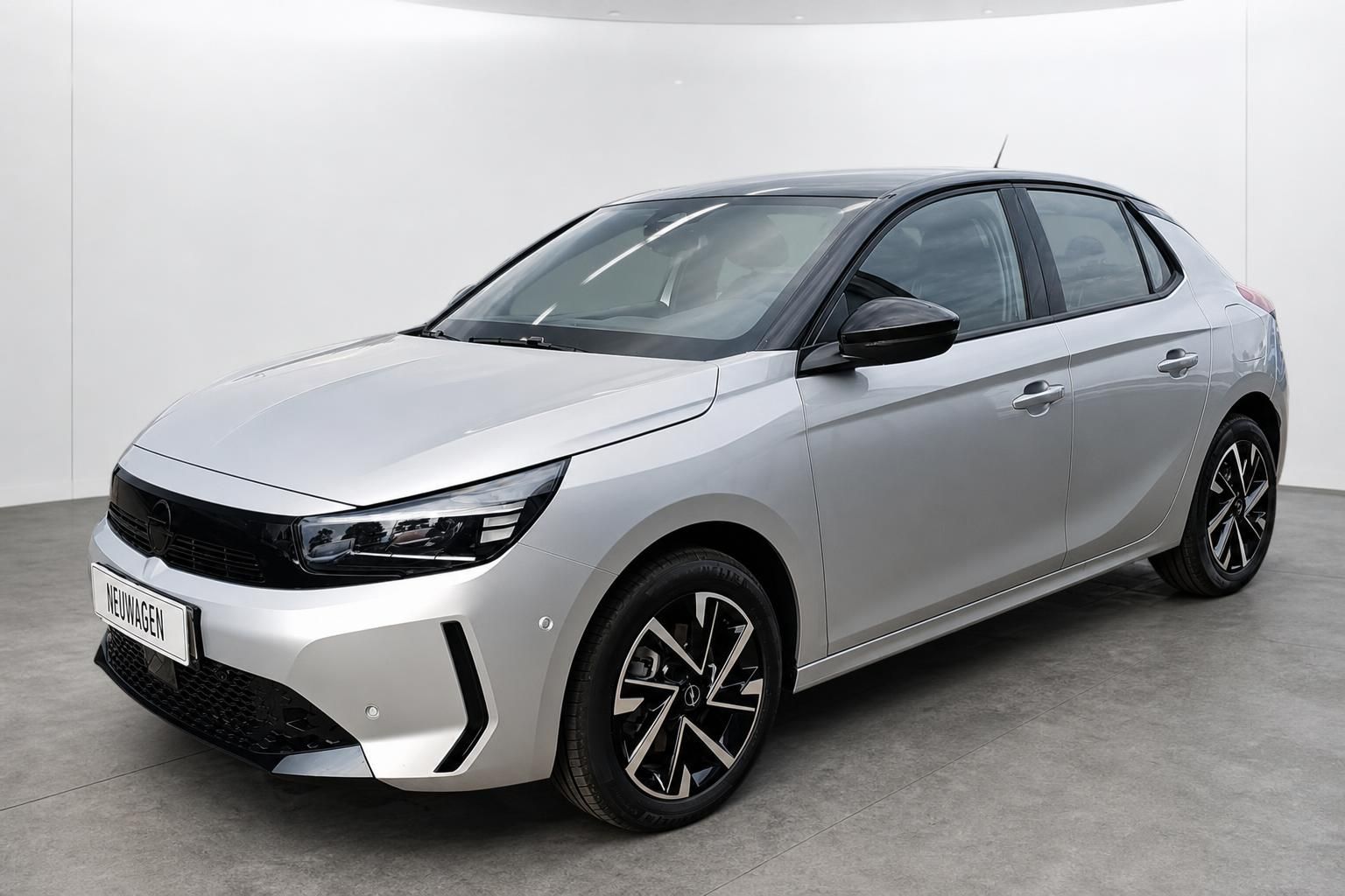 Opel Corsa Neuwagen silber, Frontansicht schraeg von vorne