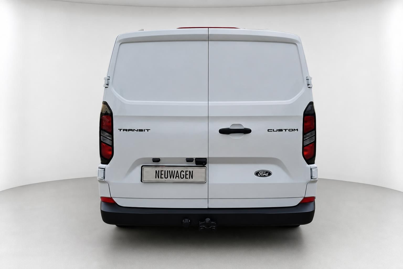 Ford Transit Custom Kastenwagen weiß, Heckansicht im Studio