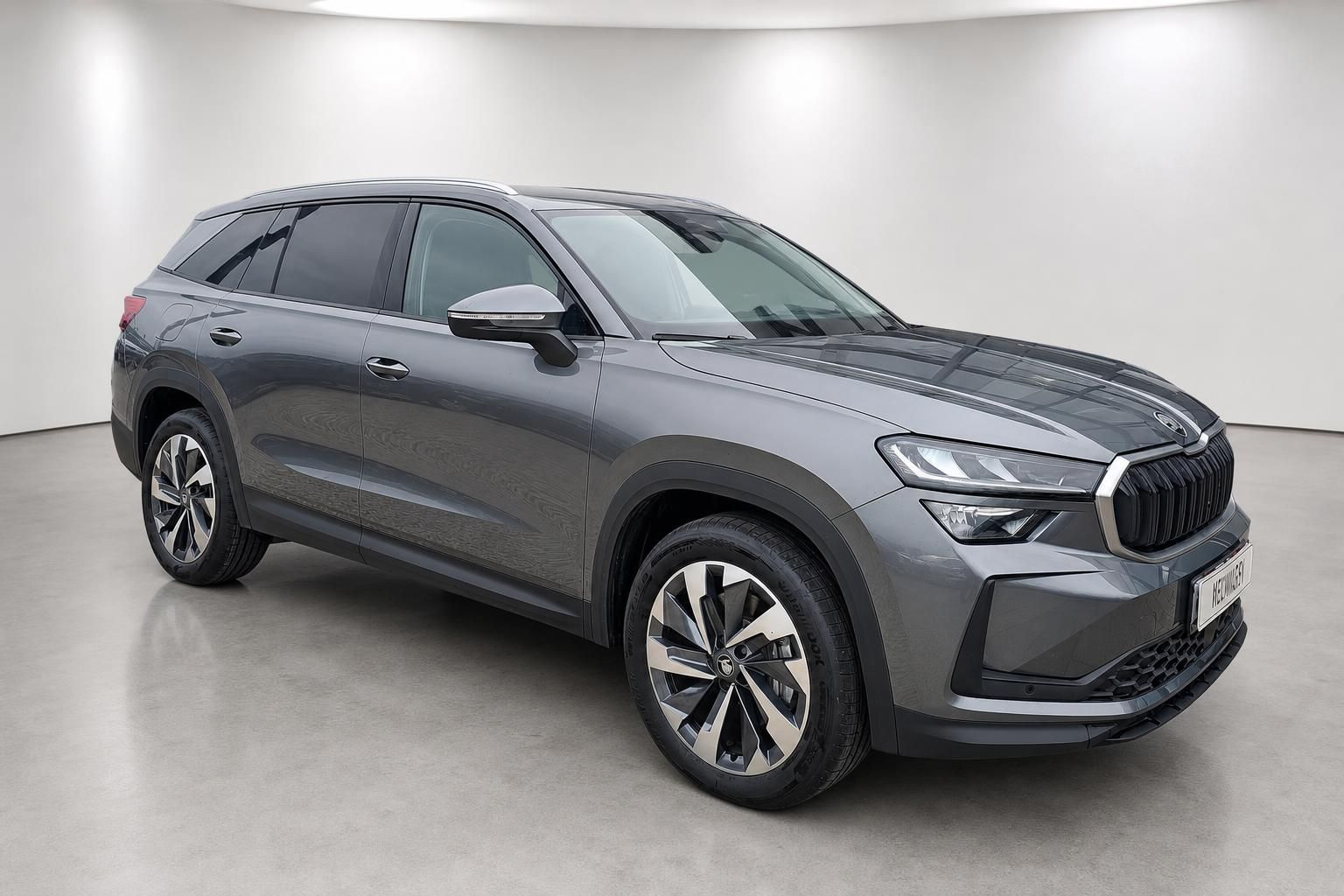 Skoda Kodiaq grau Frontansicht seitlich Neuwagen