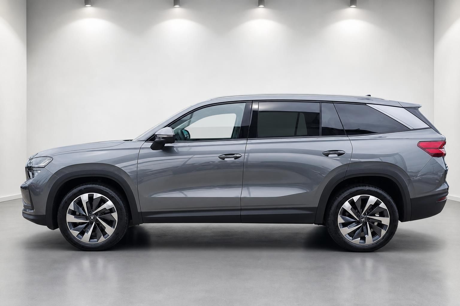 Skoda Kodiaq grau, Seitenansicht im Studio