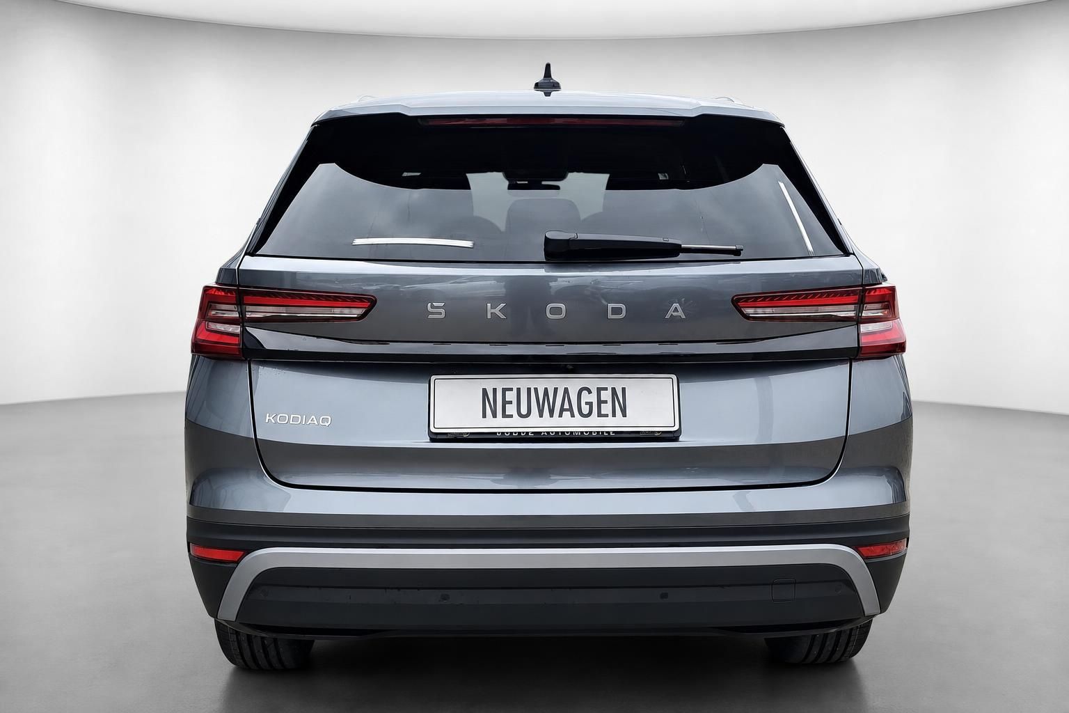 Skoda Kodiaq grau Heckansicht Neuwagen Studio