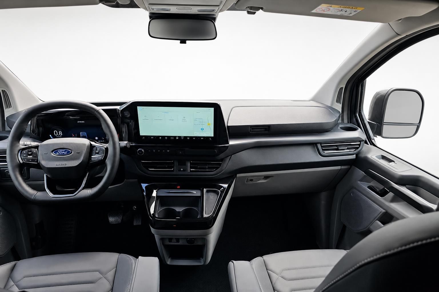 Ford Tourneo Custom Cockpit mit Touchscreen und Lenkrad im Innenraum