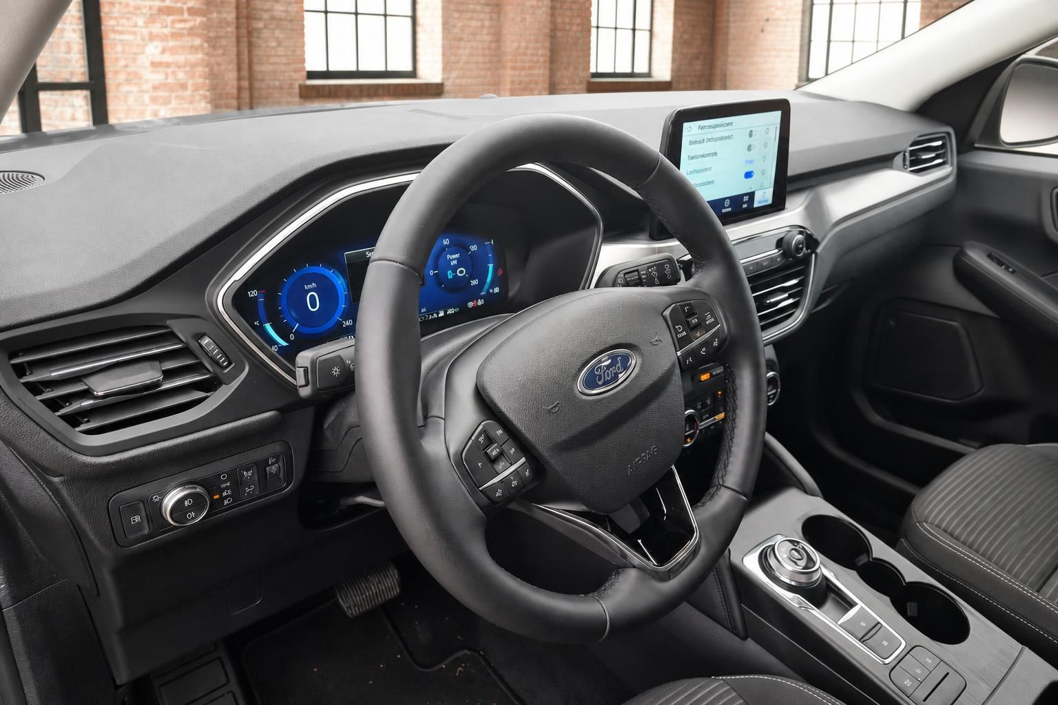 Ford Kuga Cockpit mit Lenkrad und digitalem Tacho Innenansicht